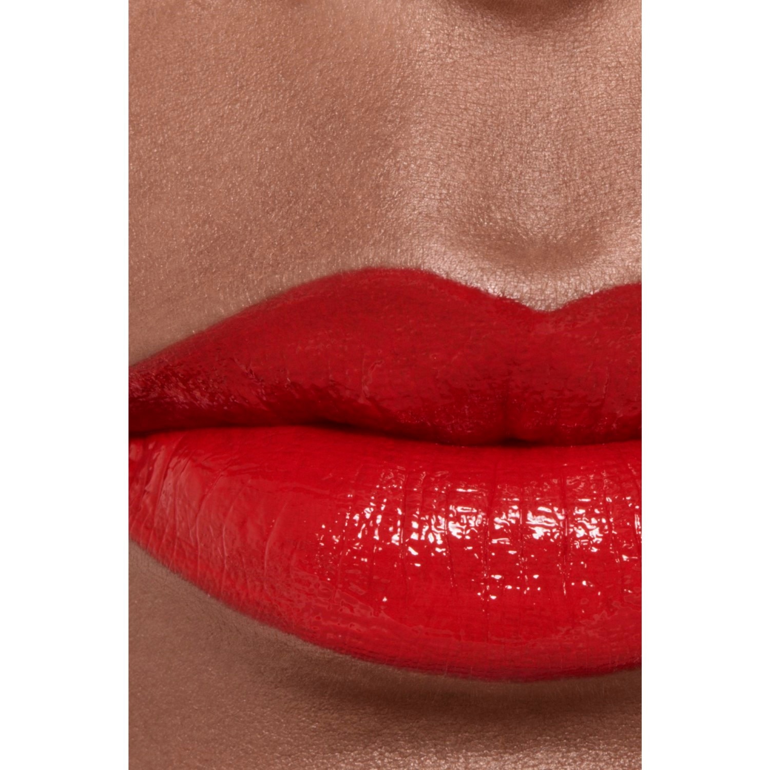 LA BARRA DE LABIOS LÍQUIDA BRILLANTE DE LARGA DURACIÓN